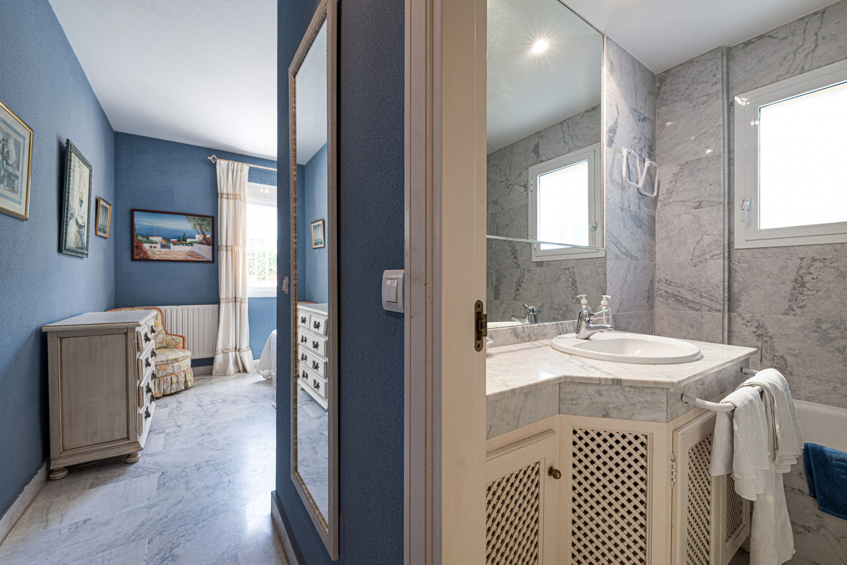 Se vende Apartamento Planta Baja de 3 dormitorios en Costa Del Sol, Málaga, España