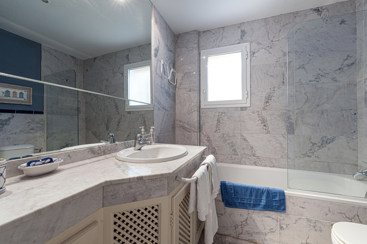 Se vende Apartamento Planta Baja de 3 dormitorios en Costa Del Sol, Málaga, España