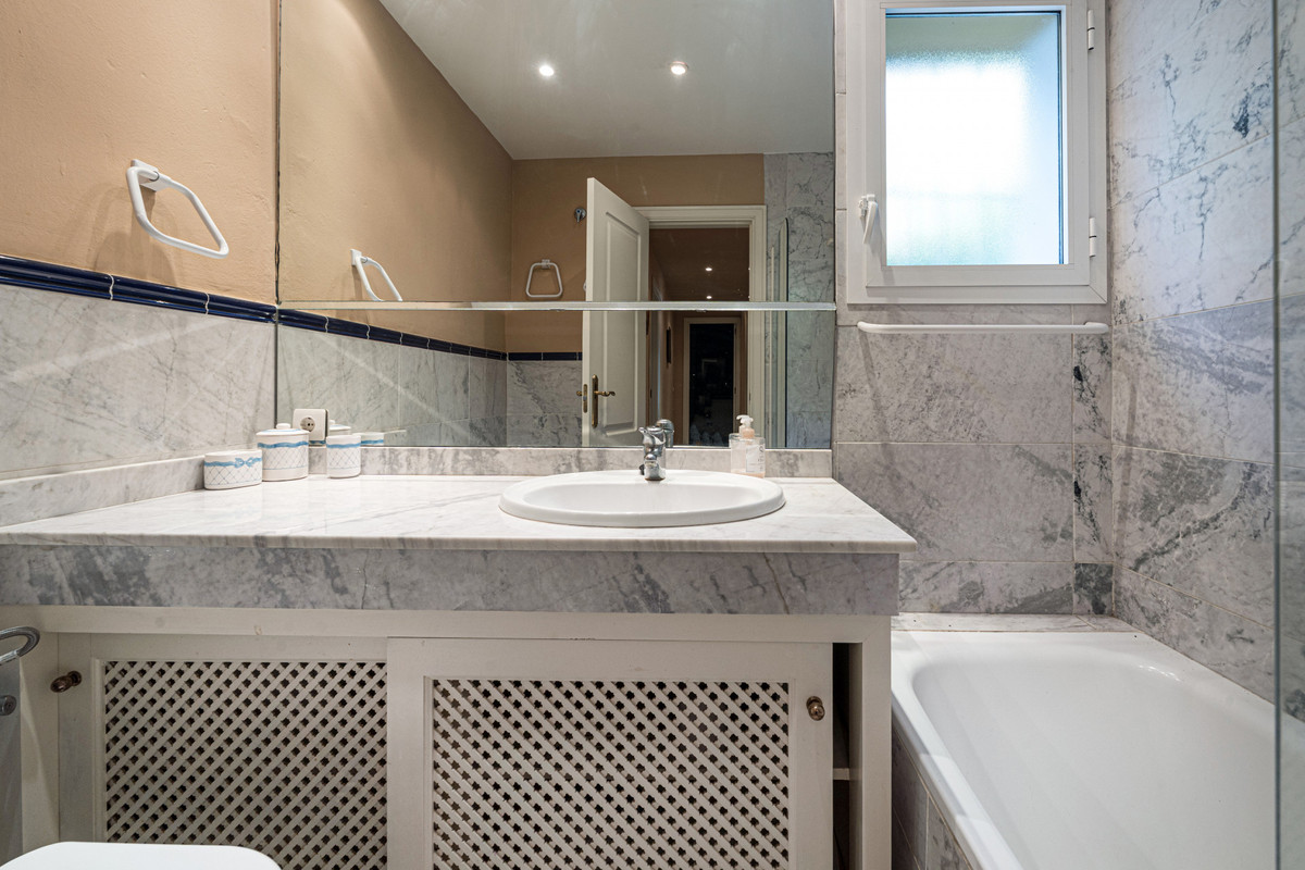Se vende Apartamento Planta Baja de 3 dormitorios en Costa Del Sol, Málaga, España