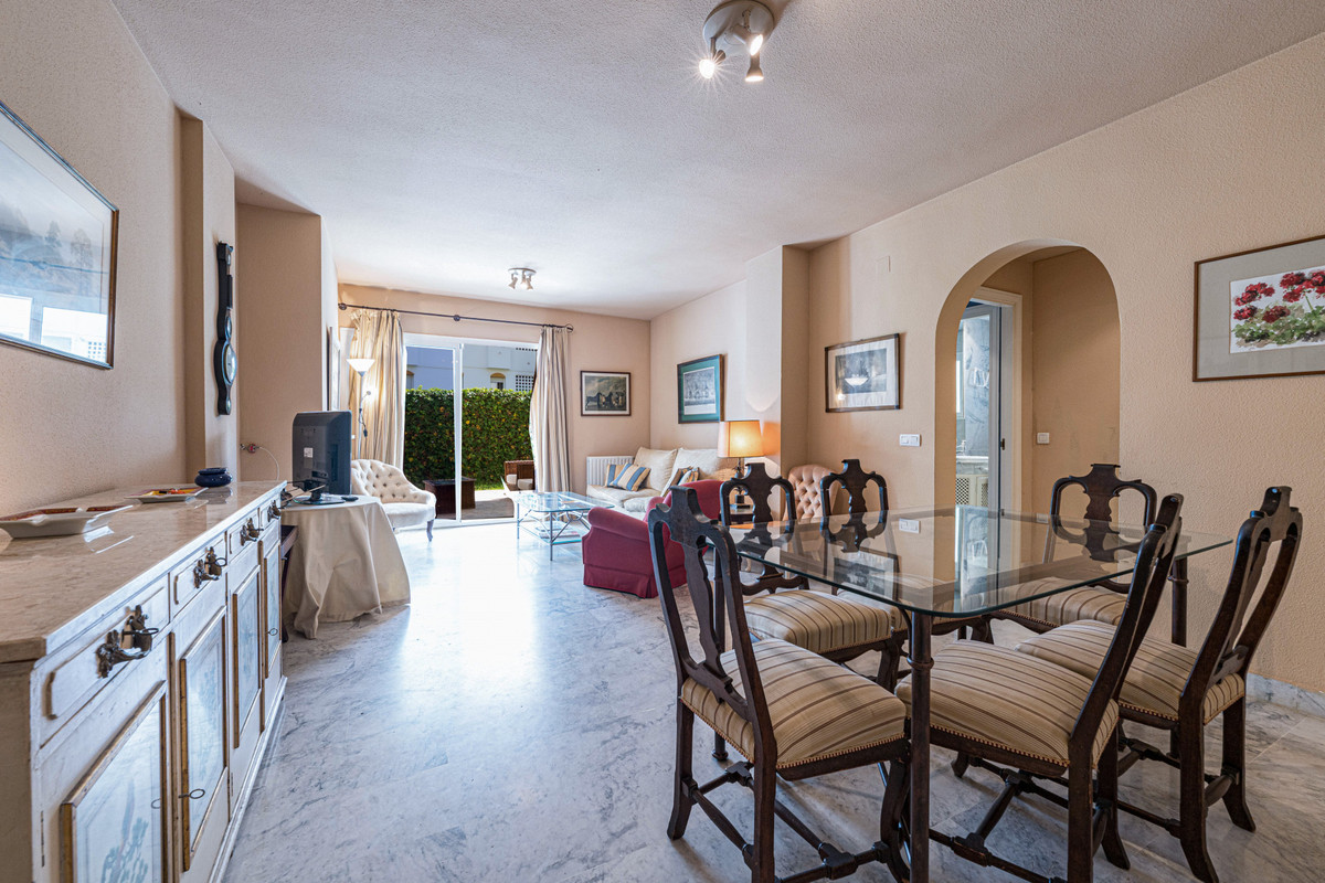 Se vende Apartamento Planta Baja de 3 dormitorios en Costa Del Sol, Málaga, España