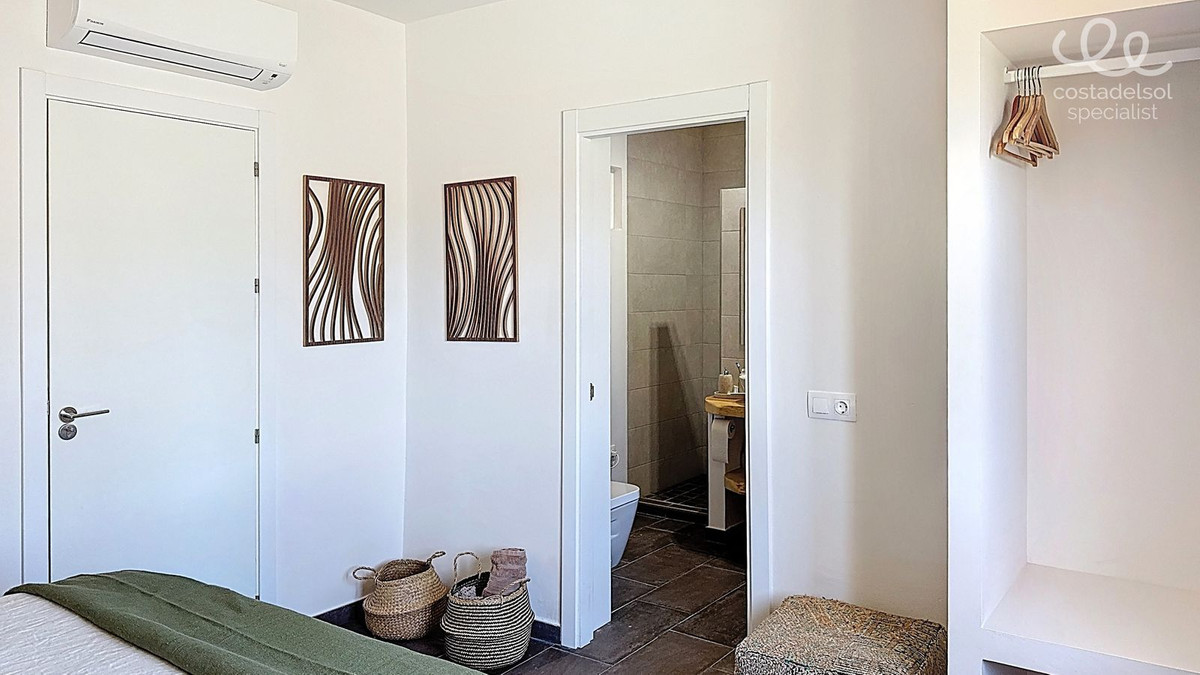 Se vende Finca - Cortijo de 7 dormitorios en Costa Del Sol East, Málaga, España