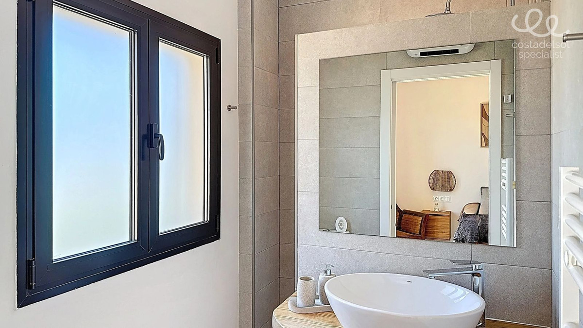 Se vende Finca - Cortijo de 7 dormitorios en Costa Del Sol East, Málaga, España
