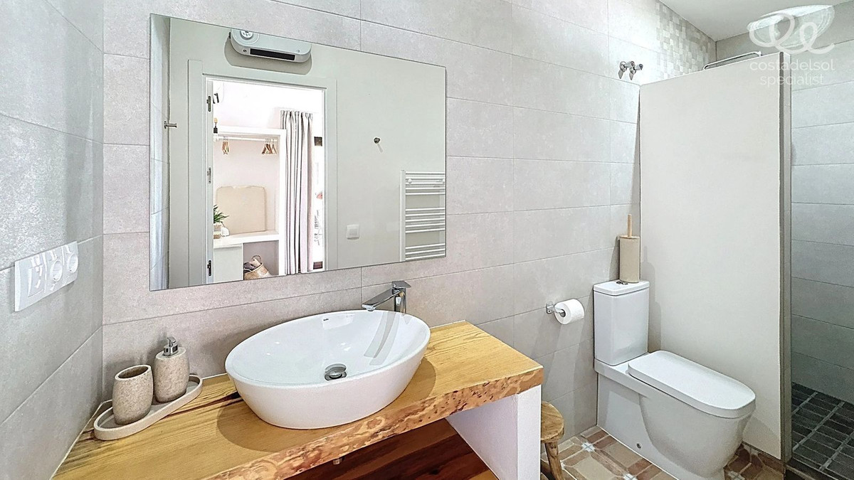 Se vende Finca - Cortijo de 7 dormitorios en Costa Del Sol East, Málaga, España