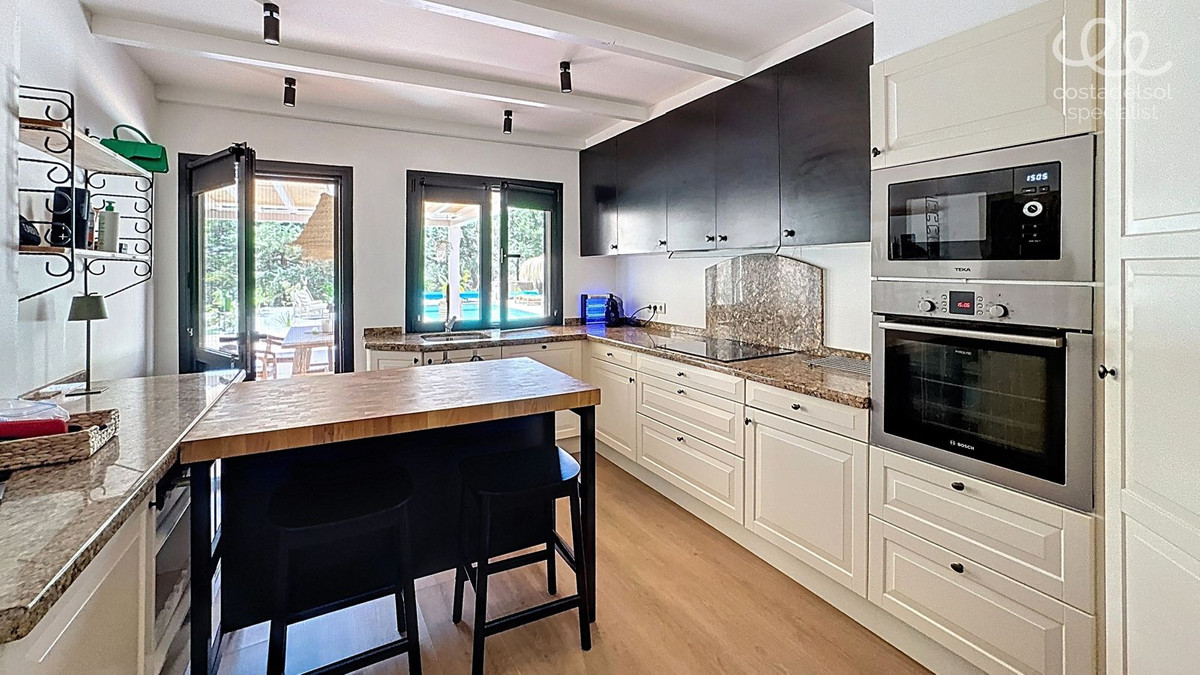 Se vende Finca - Cortijo de 7 dormitorios en Costa Del Sol East, Málaga, España