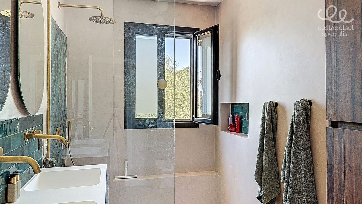 Se vende Finca - Cortijo de 7 dormitorios en Costa Del Sol East, Málaga, España