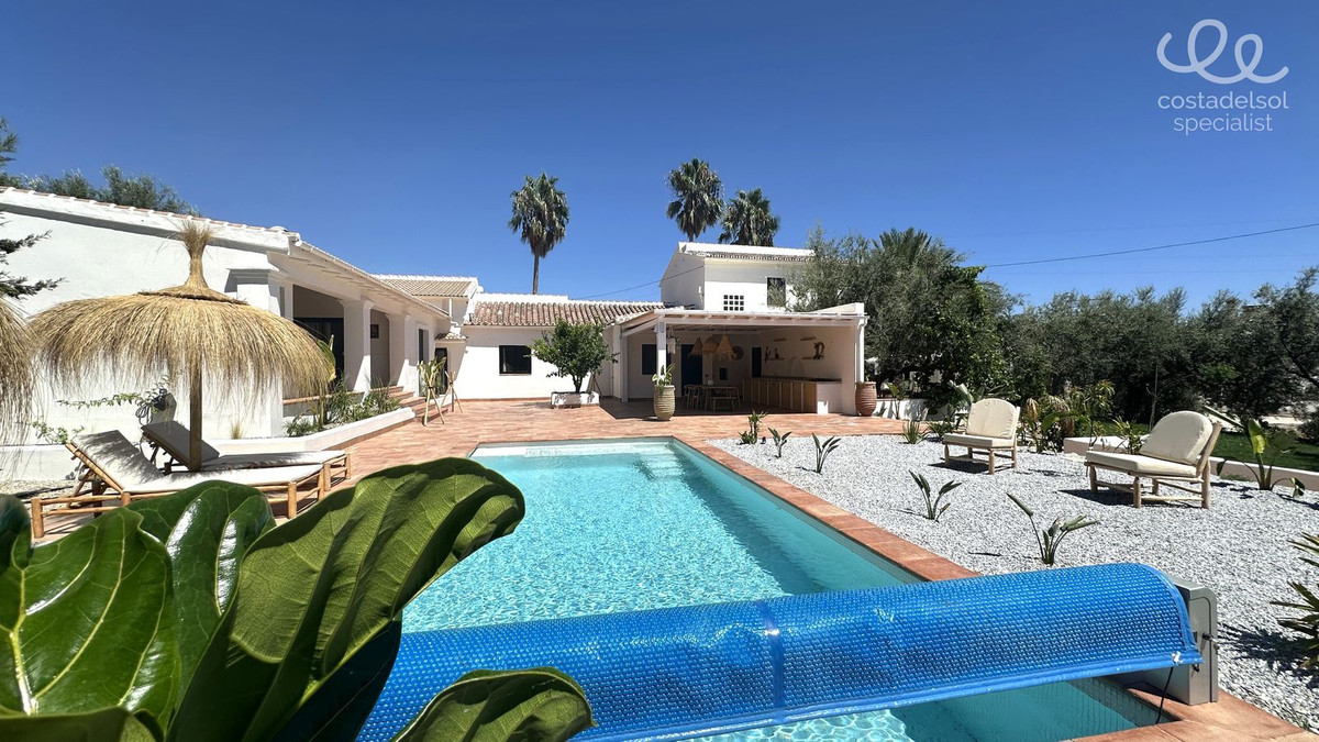 Se vende Finca - Cortijo de 7 dormitorios en Costa Del Sol East, Málaga, España