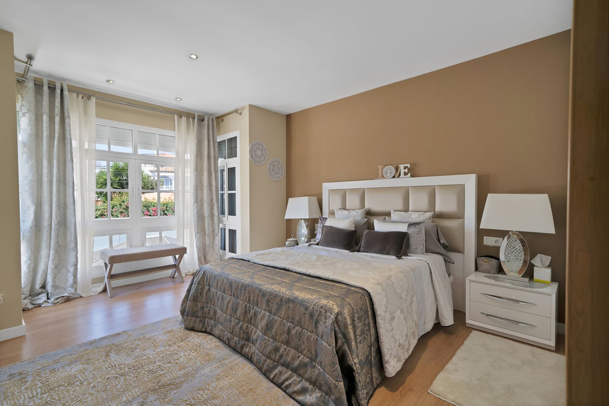 Se vende Villa - Chalet de 3 dormitorios en Costa Del Sol, Málaga, España