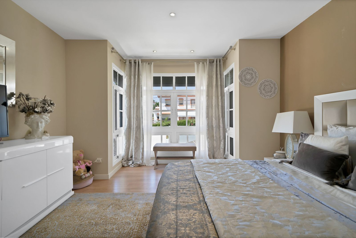Se vende Villa - Chalet de 3 dormitorios en Costa Del Sol, Málaga, España