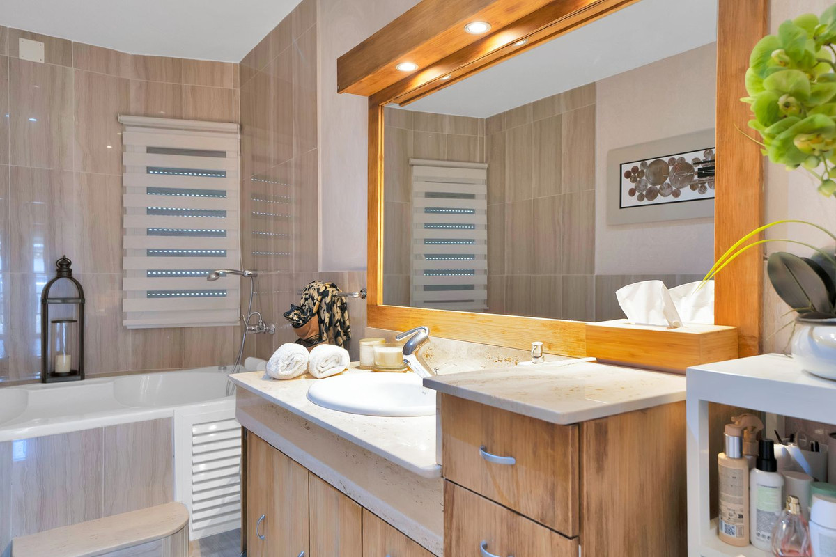 Se vende Villa - Chalet de 3 dormitorios en Costa Del Sol, Málaga, España