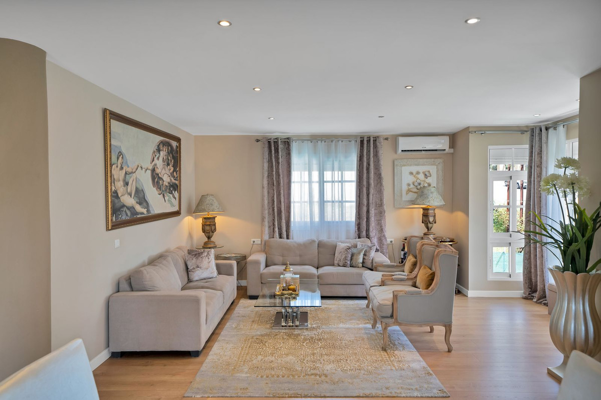 Se vende Villa - Chalet de 3 dormitorios en Costa Del Sol, Málaga, España