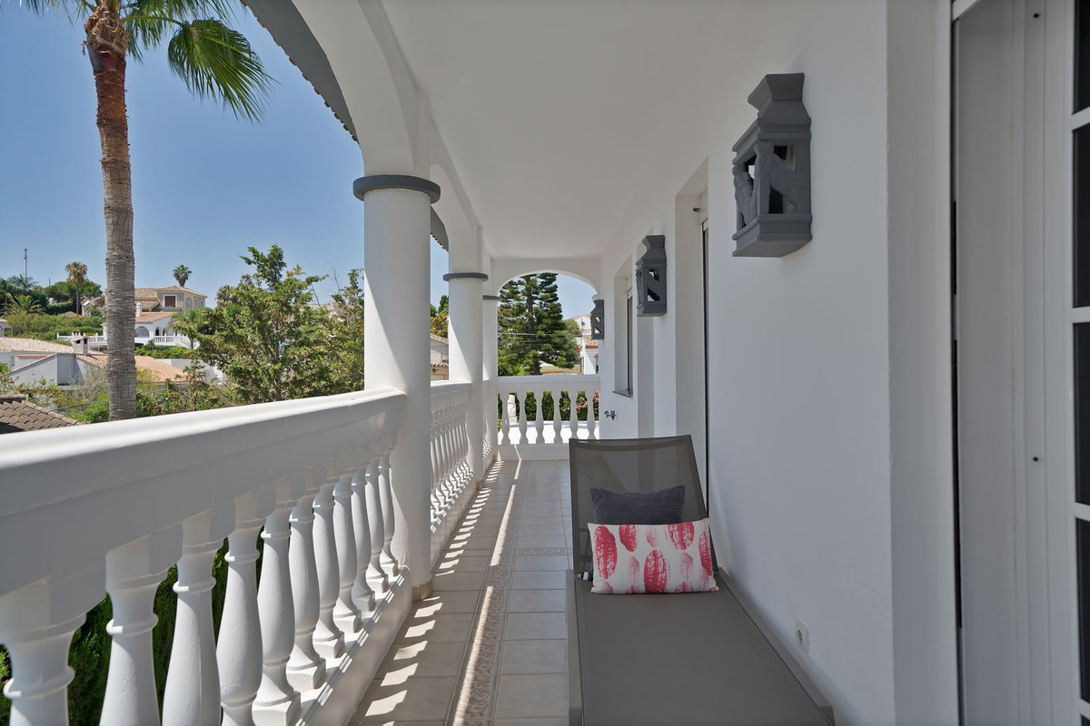 Se vende Villa - Chalet de 3 dormitorios en Costa Del Sol, Málaga, España