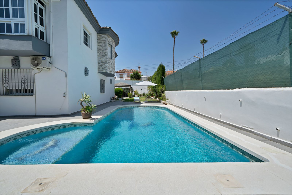 Se vende Villa - Chalet de 3 dormitorios en Costa Del Sol, Málaga, España