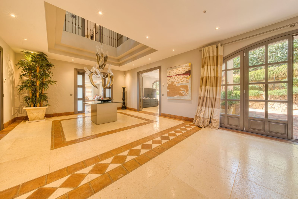 Se vende Villa - Chalet de 5 dormitorios en Costa Del Sol, Cadiz, España