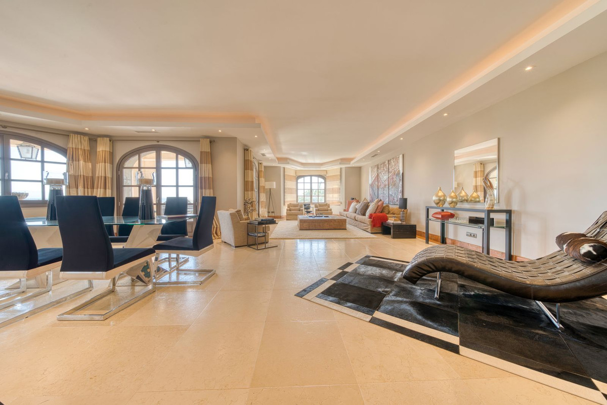 Se vende Villa - Chalet de 5 dormitorios en Costa Del Sol, Cadiz, España