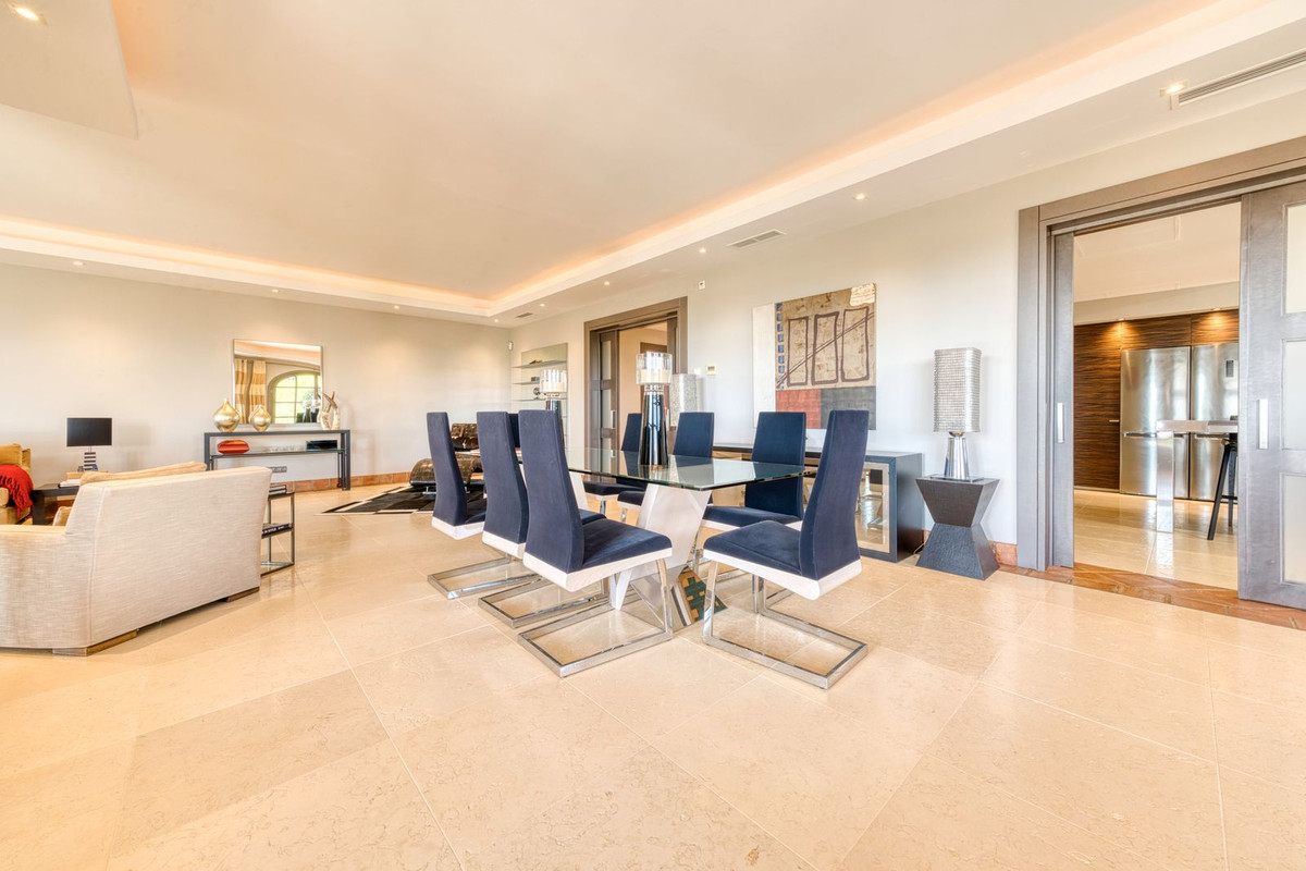 Se vende Villa - Chalet de 5 dormitorios en Costa Del Sol, Cadiz, España