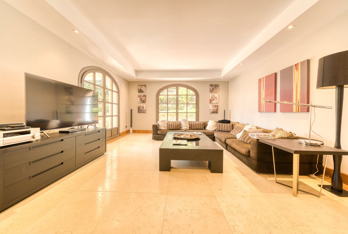 Se vende Villa - Chalet de 5 dormitorios en Costa Del Sol, Cadiz, España