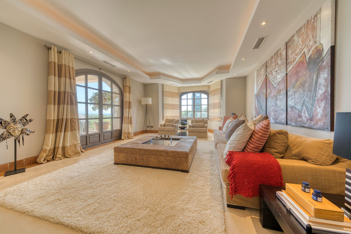 Se vende Villa - Chalet de 5 dormitorios en Costa Del Sol, Cadiz, España