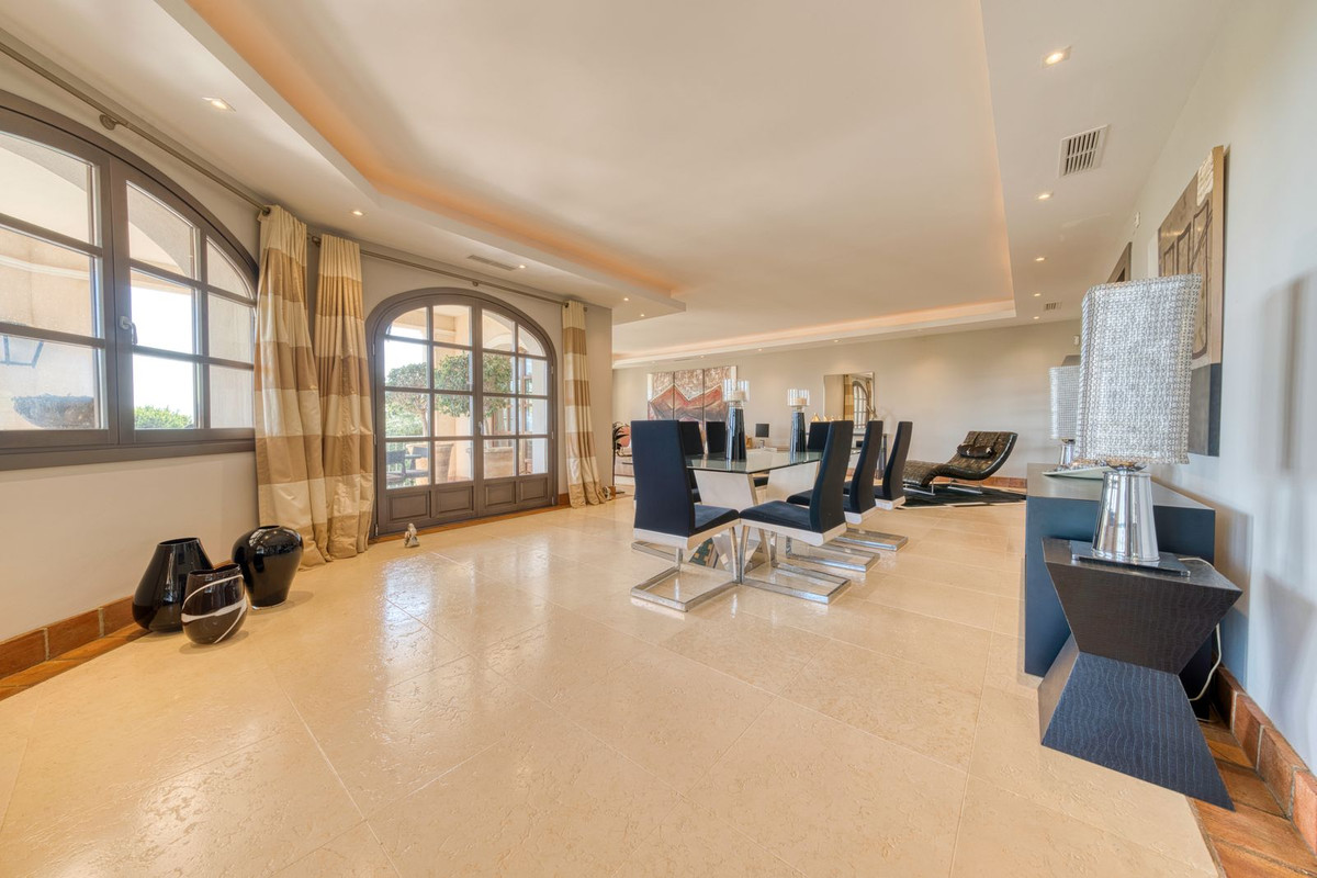 Se vende Villa - Chalet de 5 dormitorios en Costa Del Sol, Cadiz, España