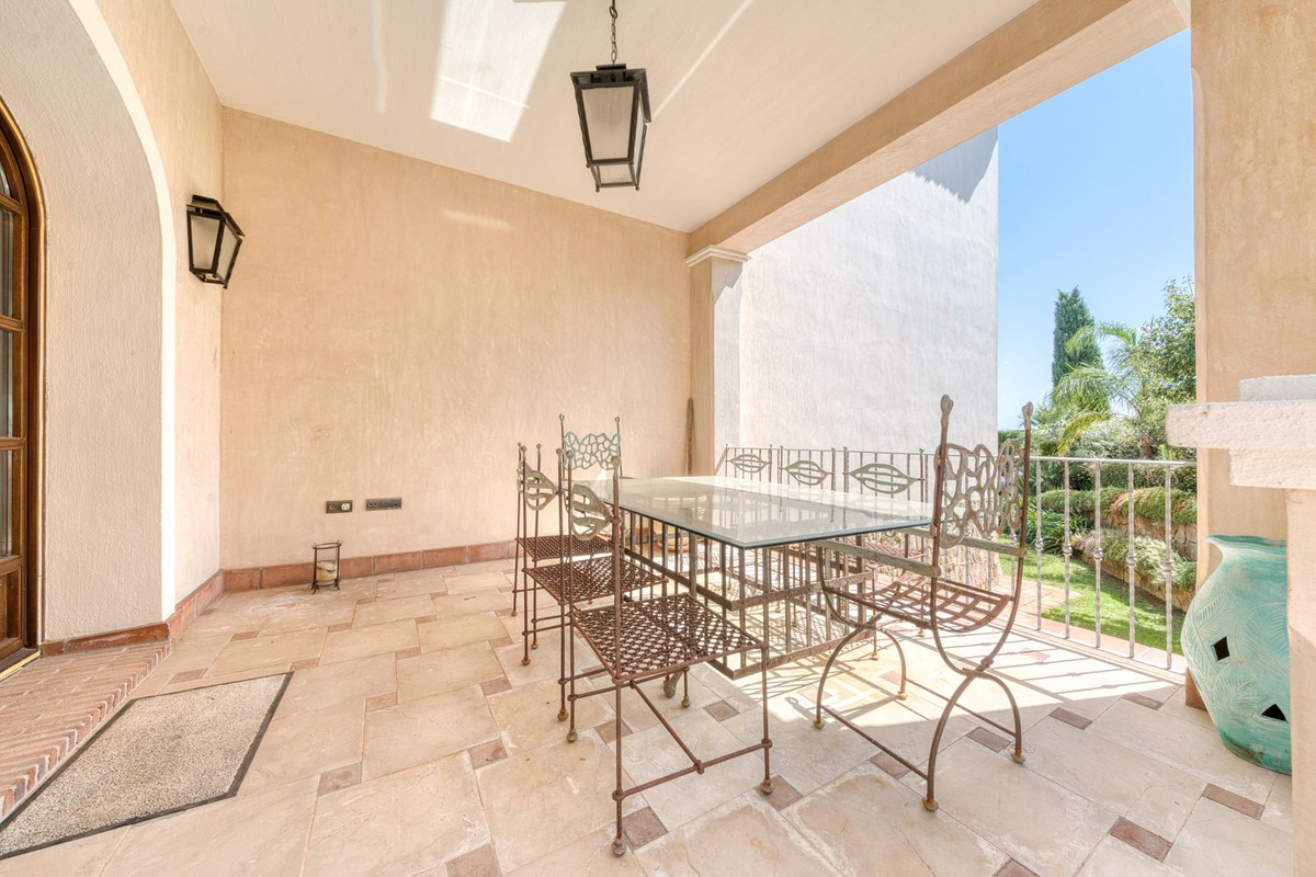 Se vende Villa - Chalet de 5 dormitorios en Costa Del Sol, Cadiz, España