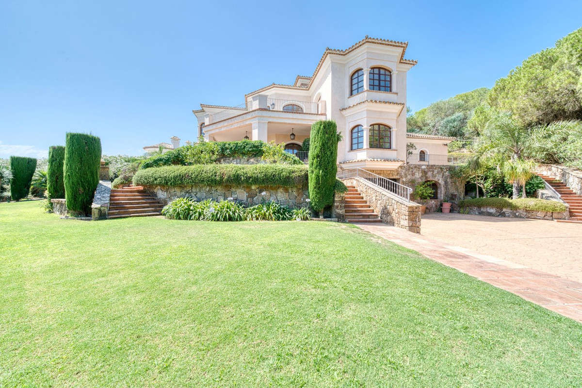 Se vende Villa - Chalet de 5 dormitorios en Costa Del Sol, Cadiz, España