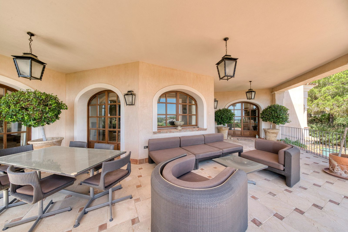 Se vende Villa - Chalet de 5 dormitorios en Costa Del Sol, Cadiz, España