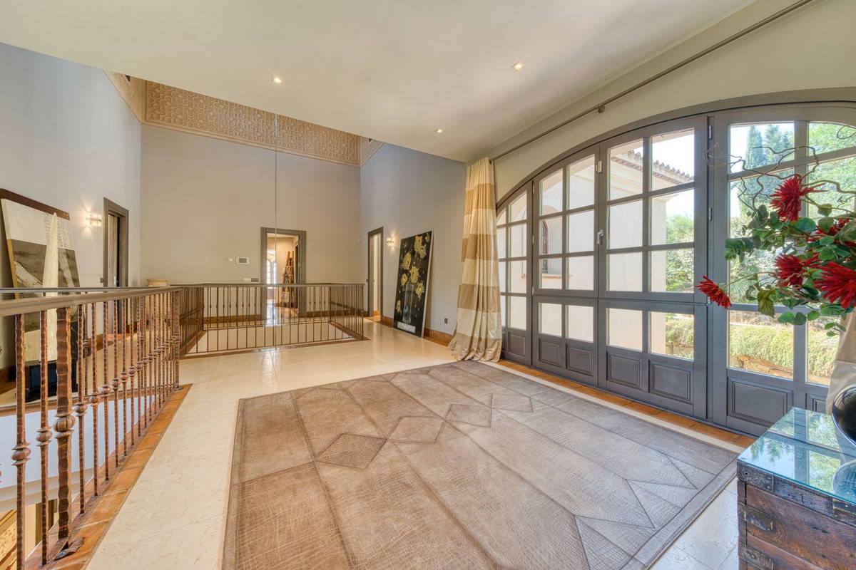 Se vende Villa - Chalet de 5 dormitorios en Costa Del Sol, Cadiz, España