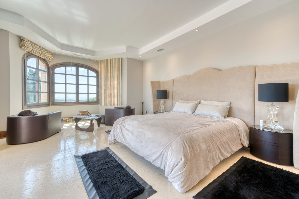 Se vende Villa - Chalet de 5 dormitorios en Costa Del Sol, Cadiz, España
