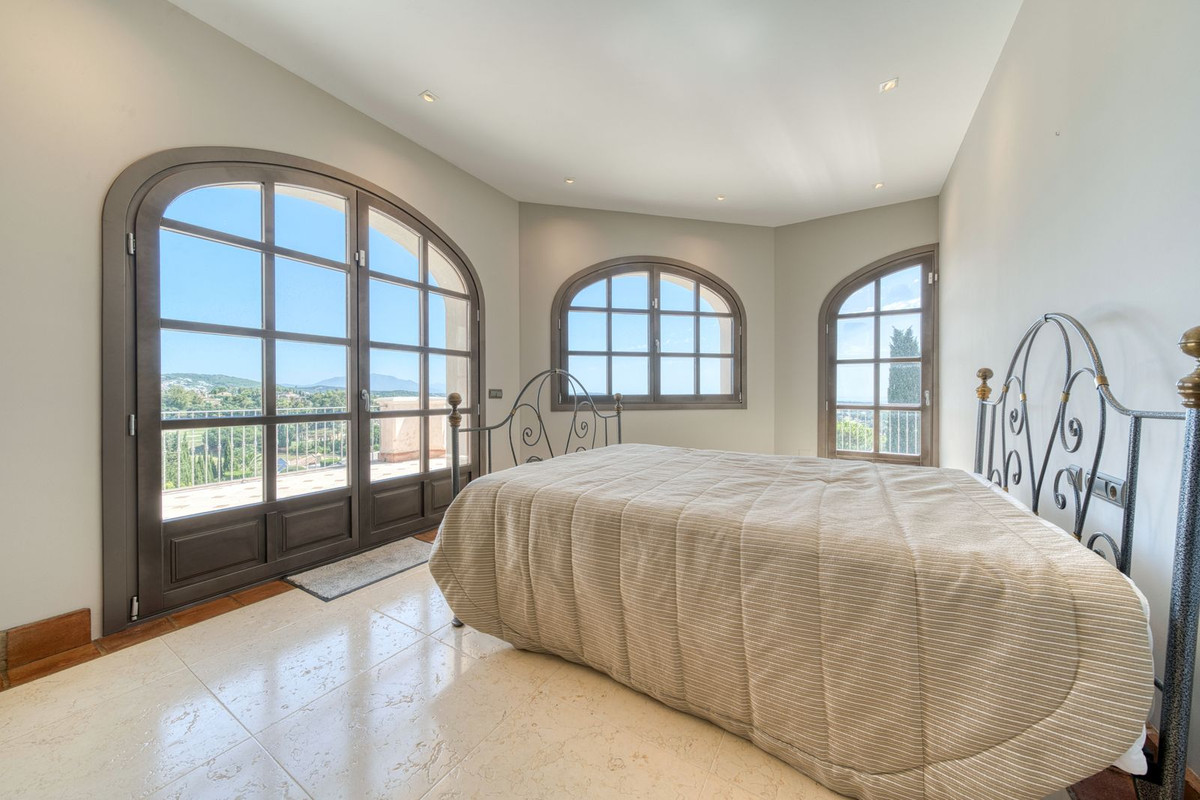 Se vende Villa - Chalet de 5 dormitorios en Costa Del Sol, Cadiz, España