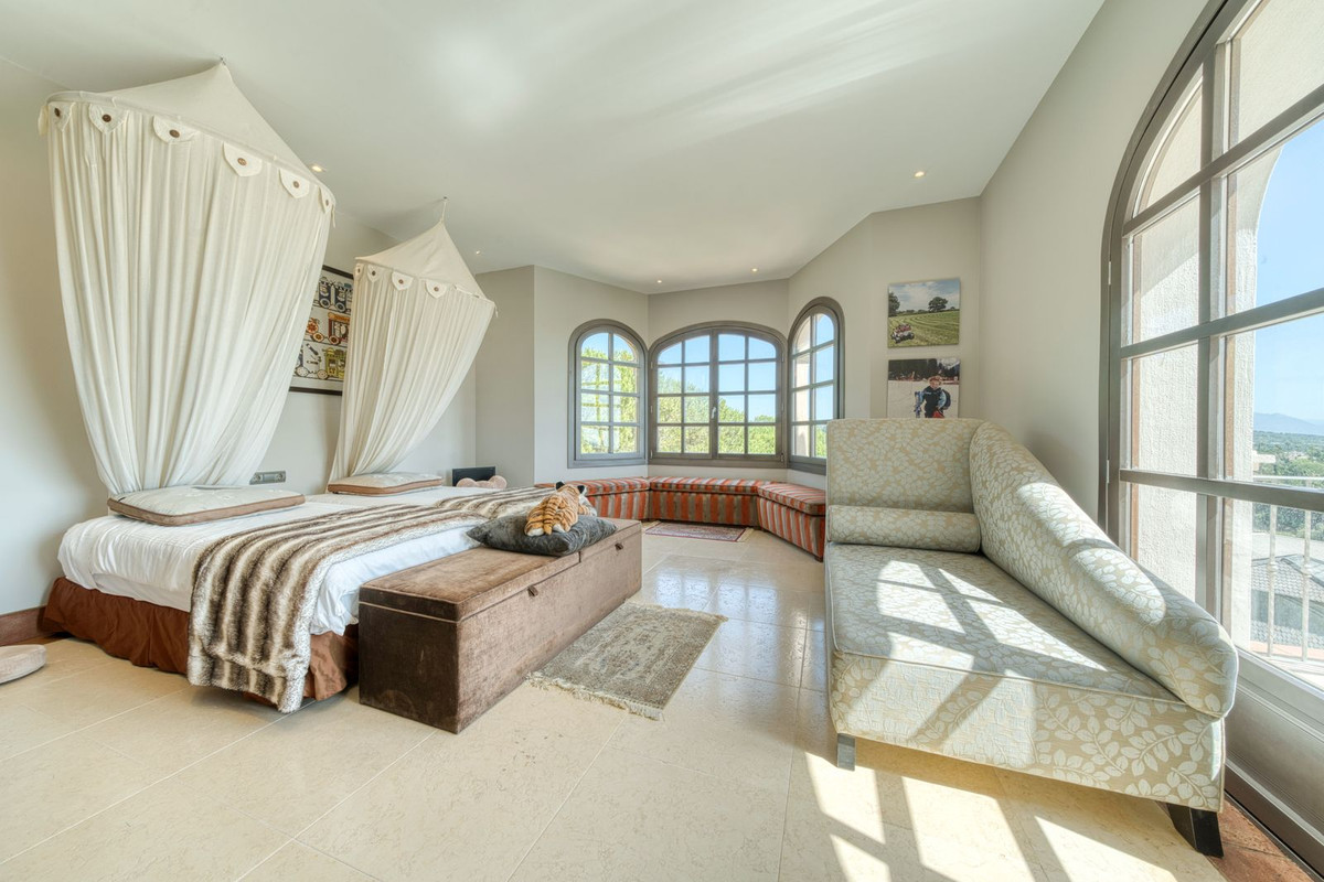 Se vende Villa - Chalet de 5 dormitorios en Costa Del Sol, Cadiz, España