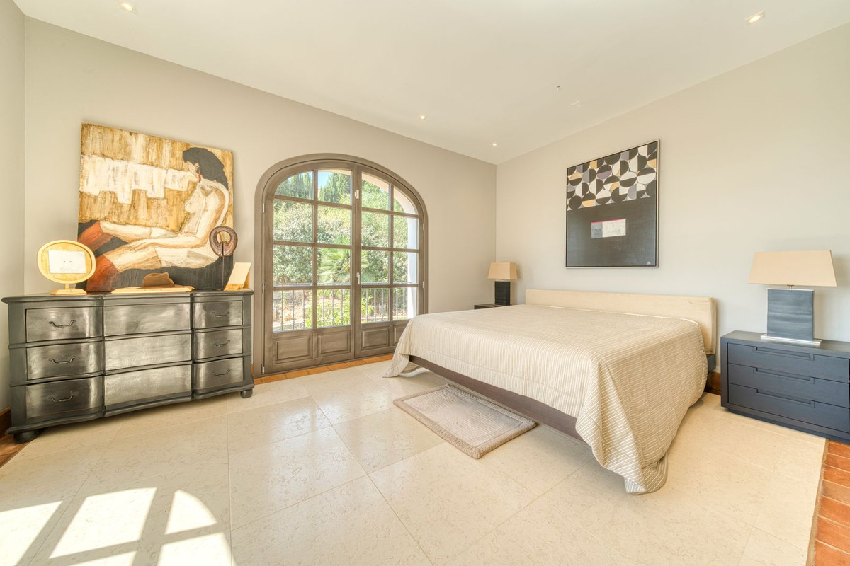 Se vende Villa - Chalet de 5 dormitorios en Costa Del Sol, Cadiz, España
