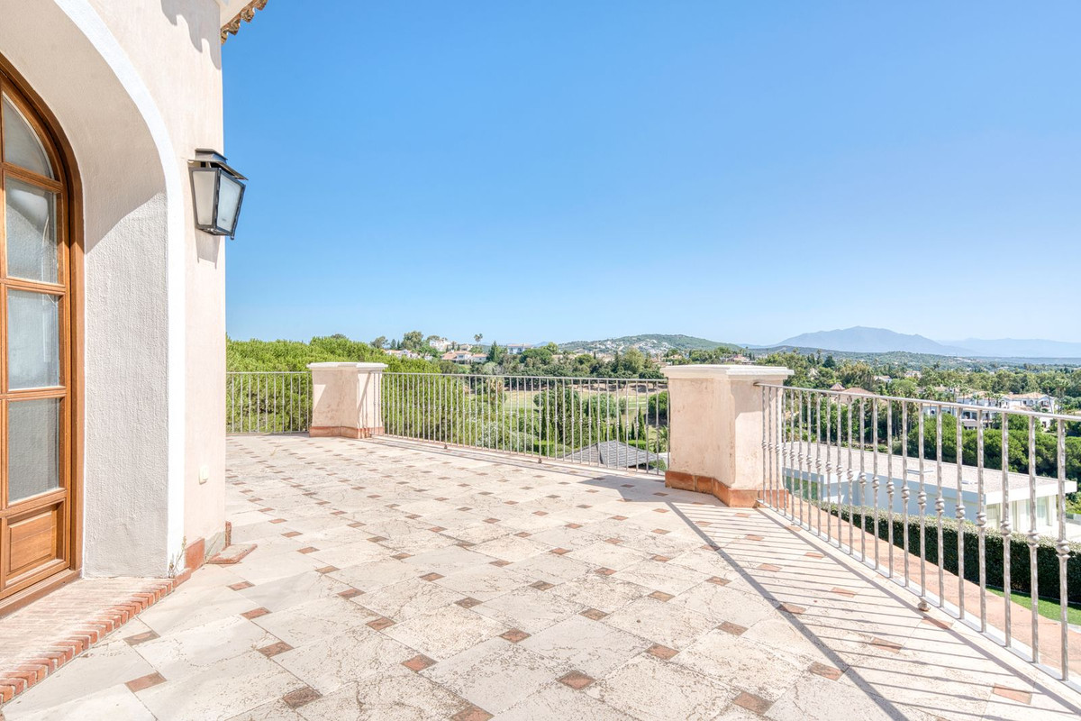 Se vende Villa - Chalet de 5 dormitorios en Costa Del Sol, Cadiz, España