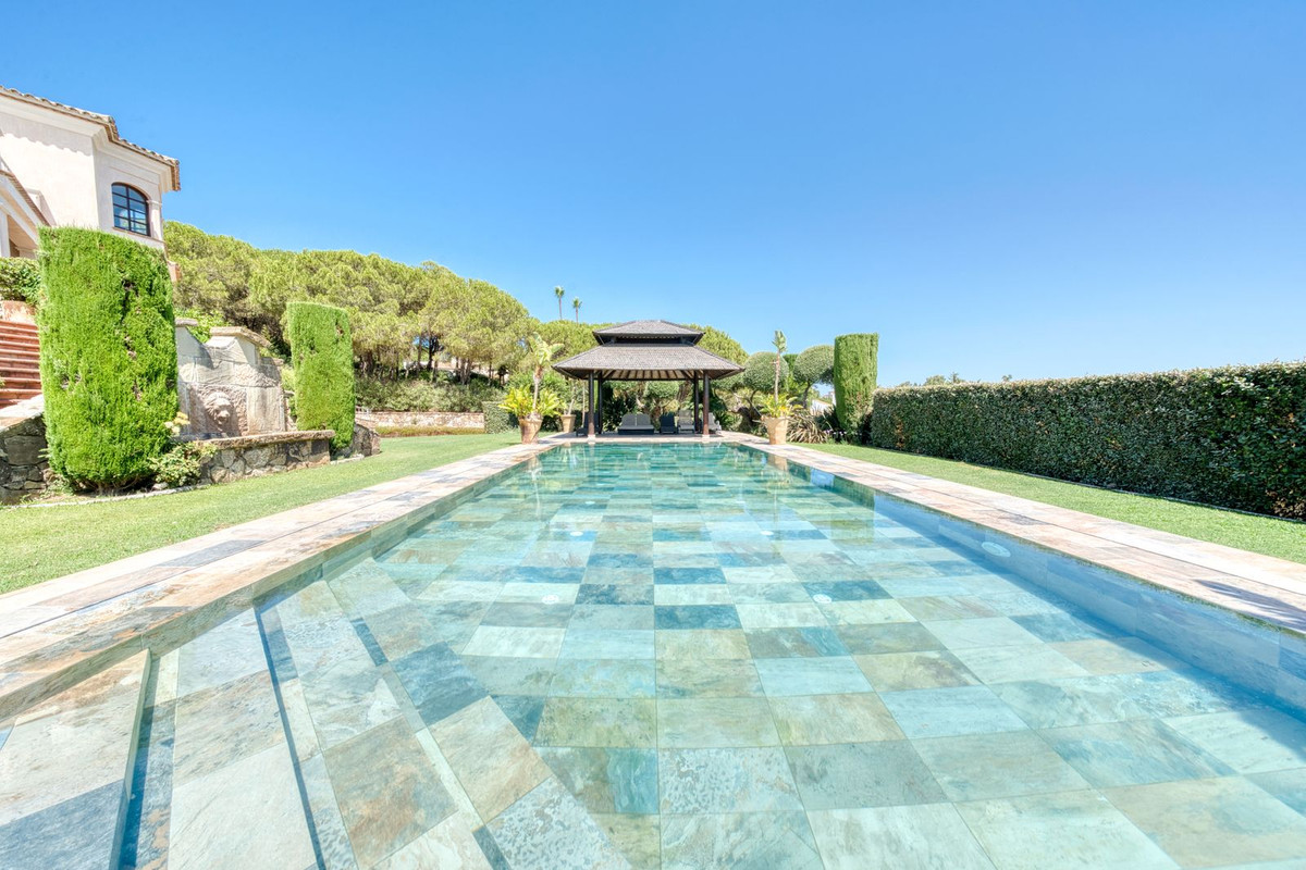 Se vende Villa - Chalet de 5 dormitorios en Costa Del Sol, Cadiz, España