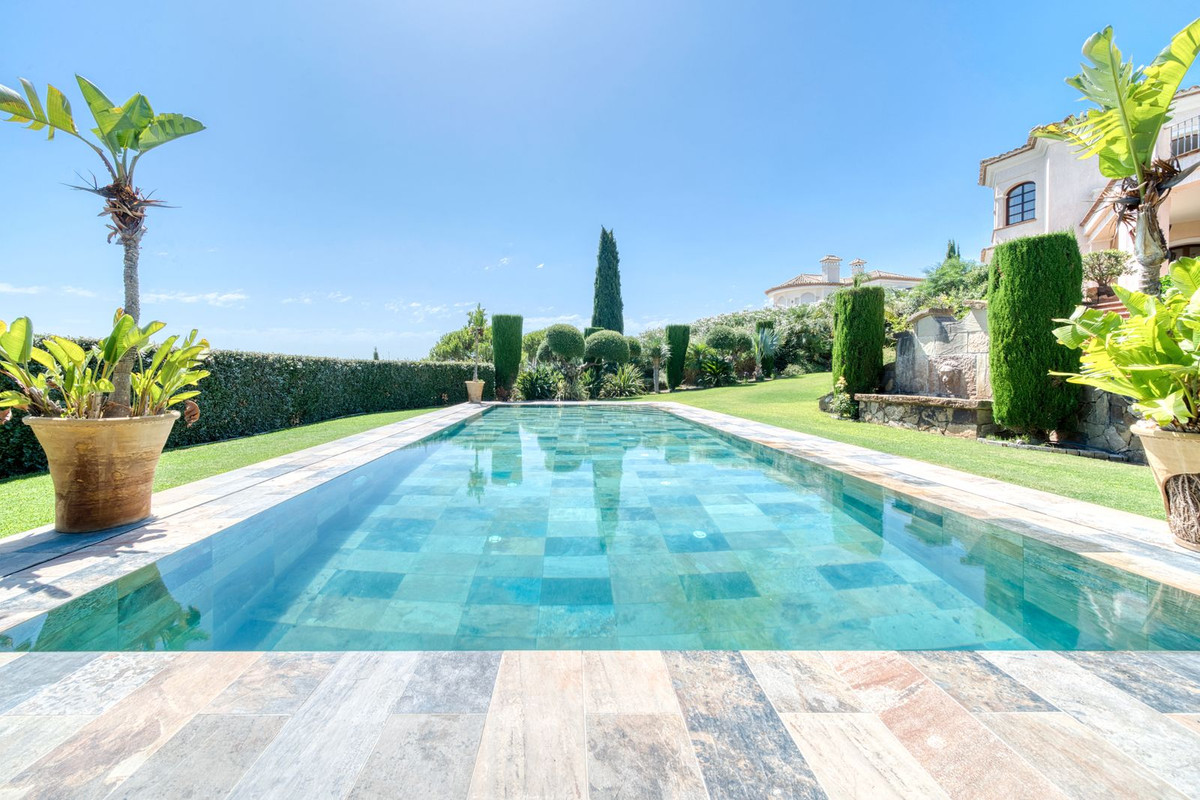 Se vende Villa - Chalet de 5 dormitorios en Costa Del Sol, Cadiz, España