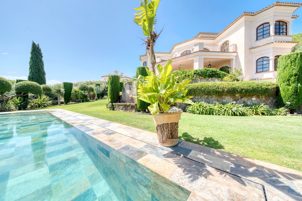 Se vende Villa - Chalet de 5 dormitorios en Costa Del Sol, Cadiz, España