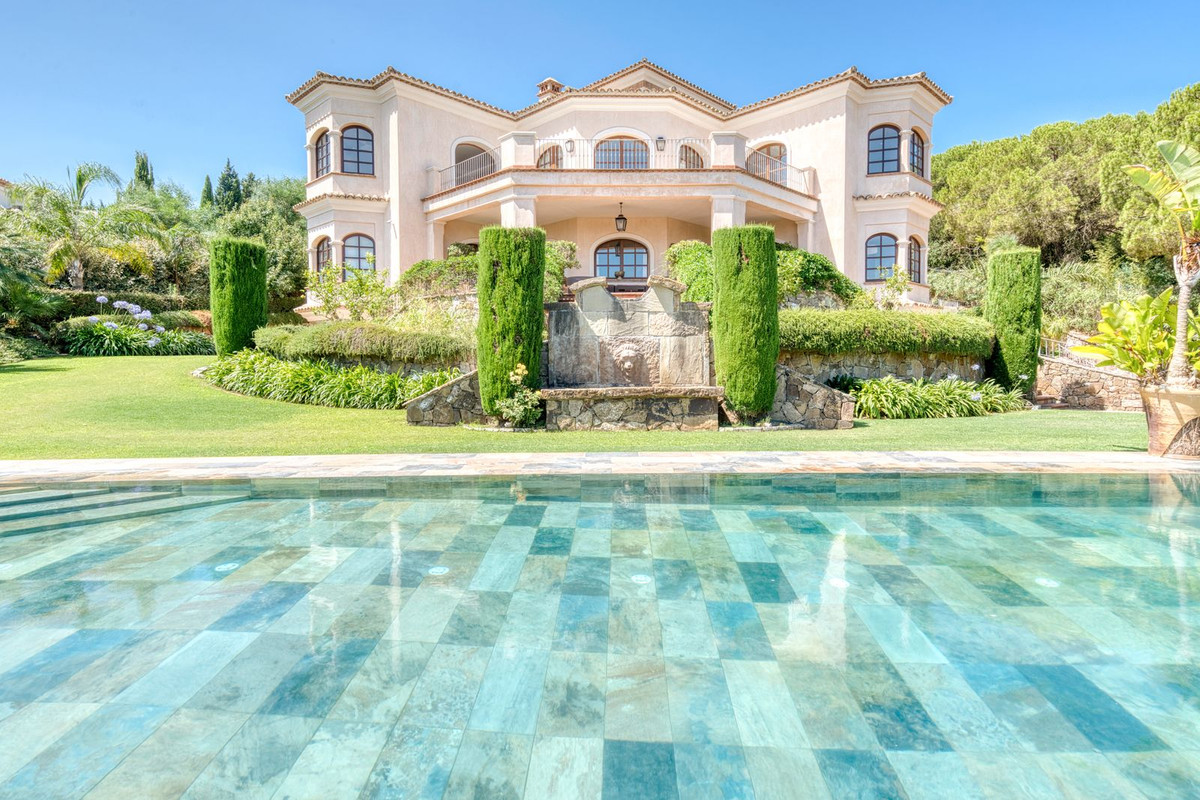 Se vende Villa - Chalet de 5 dormitorios en Costa Del Sol, Cadiz, España