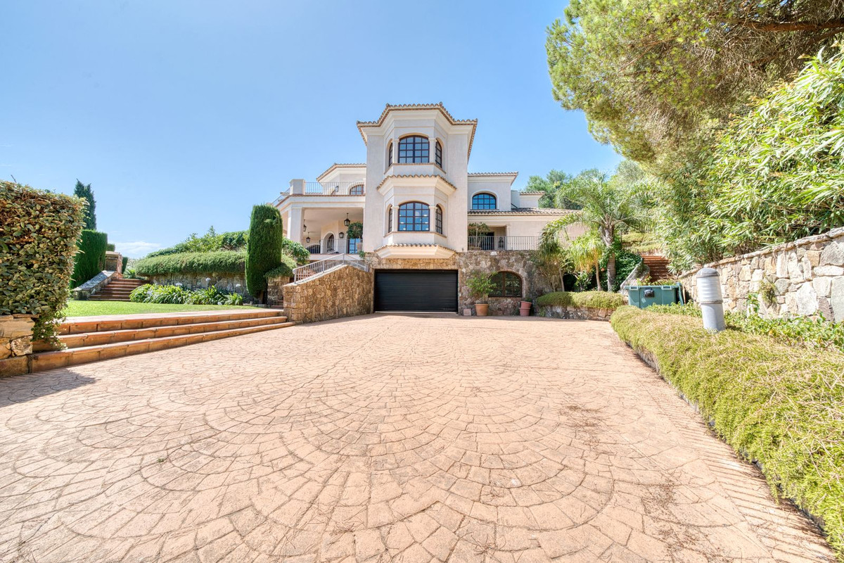 Se vende Villa - Chalet de 5 dormitorios en Costa Del Sol, Cadiz, España