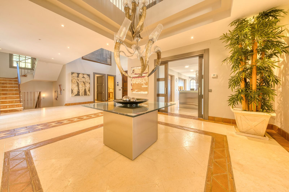 Se vende Villa - Chalet de 5 dormitorios en Costa Del Sol, Cadiz, España