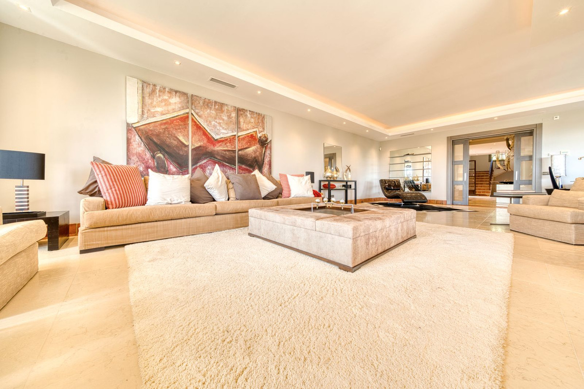 Se vende Villa - Chalet de 5 dormitorios en Costa Del Sol, Cadiz, España