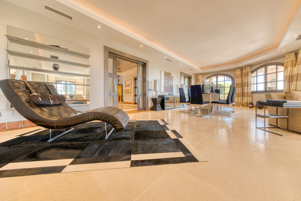 Se vende Villa - Chalet de 5 dormitorios en Costa Del Sol, Cadiz, España