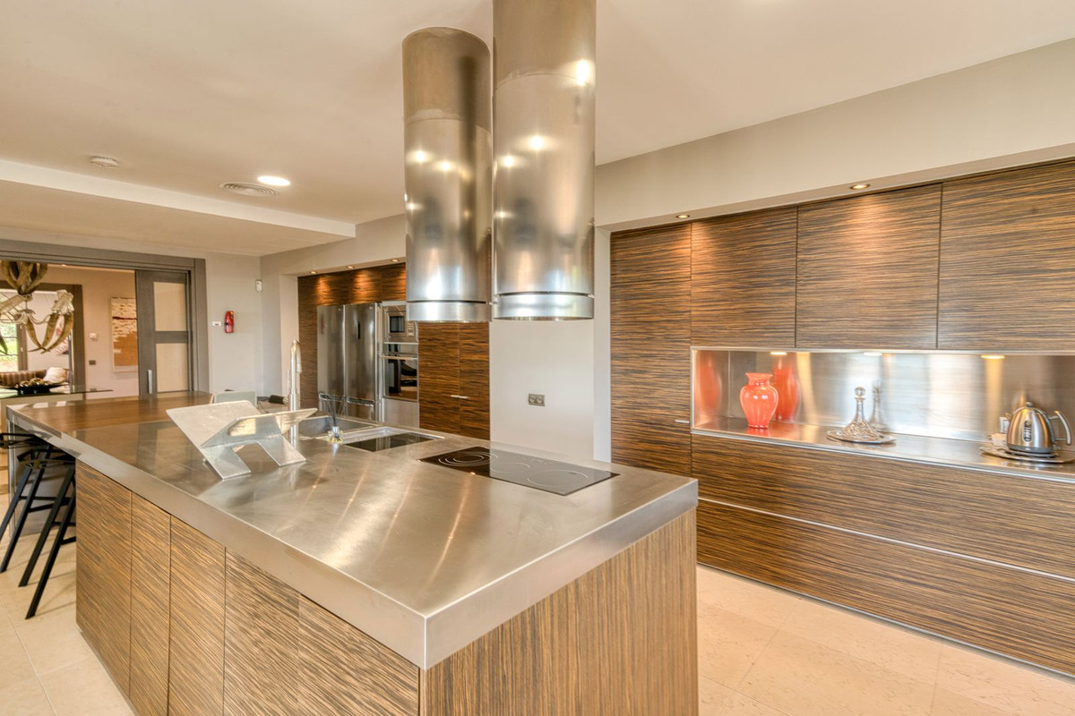 Se vende Villa - Chalet de 5 dormitorios en Costa Del Sol, Cadiz, España
