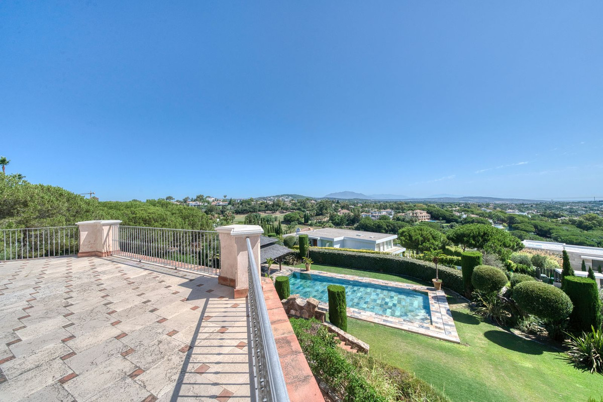 Se vende Villa - Chalet de 5 dormitorios en Costa Del Sol, Cadiz, España