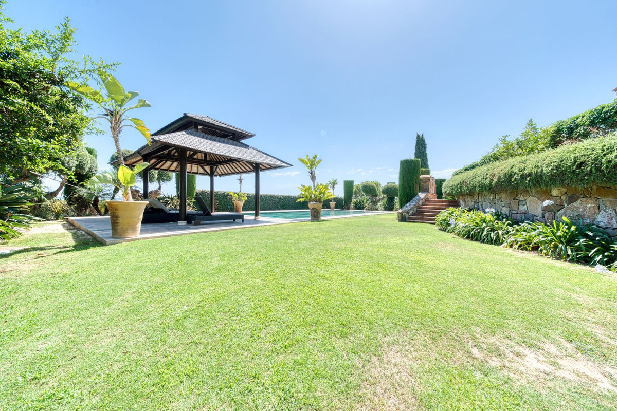 Se vende Villa - Chalet de 5 dormitorios en Costa Del Sol, Cadiz, España