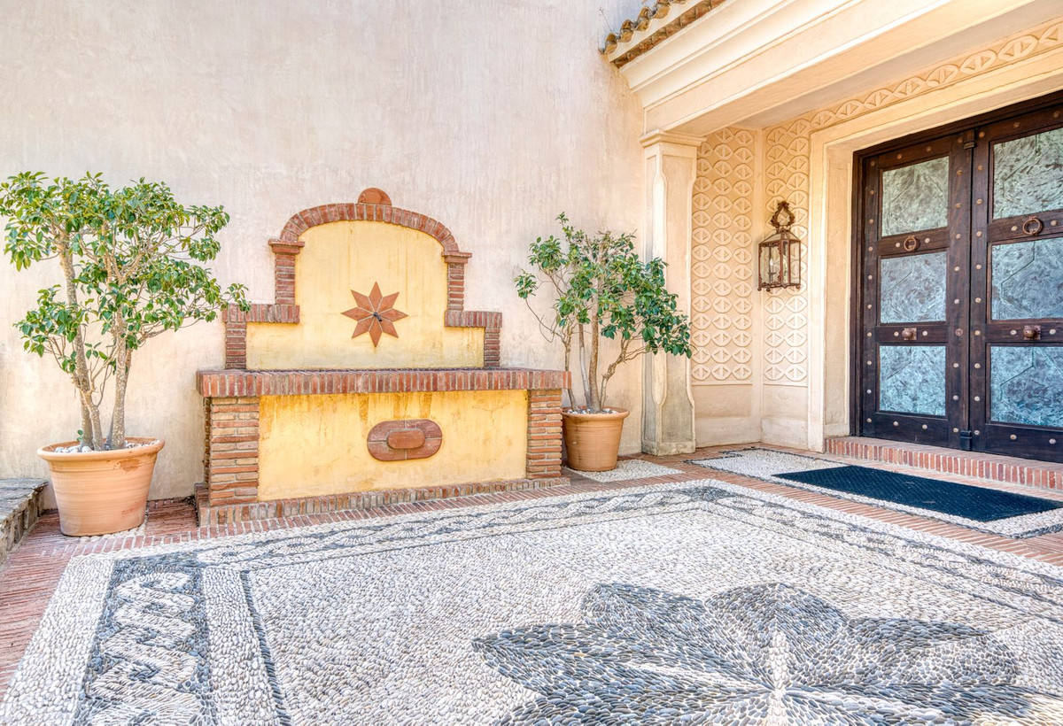 Se vende Villa - Chalet de 5 dormitorios en Costa Del Sol, Cadiz, España