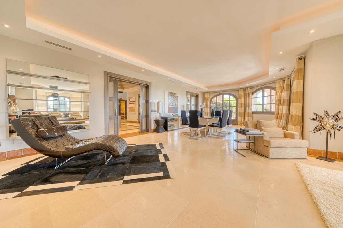 Se vende Villa - Chalet de 5 dormitorios en Costa Del Sol, Cadiz, España