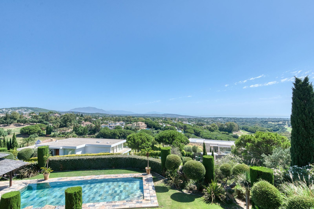 Se vende Villa - Chalet de 5 dormitorios en Costa Del Sol, Cadiz, España