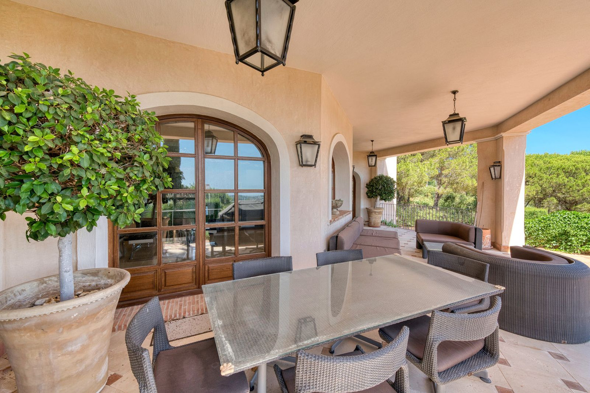 Se vende Villa - Chalet de 5 dormitorios en Costa Del Sol, Cadiz, España