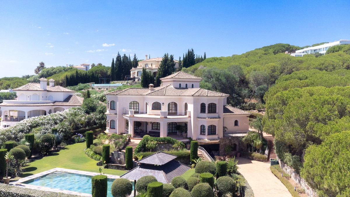 Se vende Villa - Chalet de 5 dormitorios en Costa Del Sol, Cadiz, España