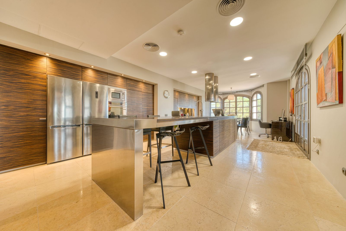 Se vende Villa - Chalet de 5 dormitorios en Costa Del Sol, Cadiz, España