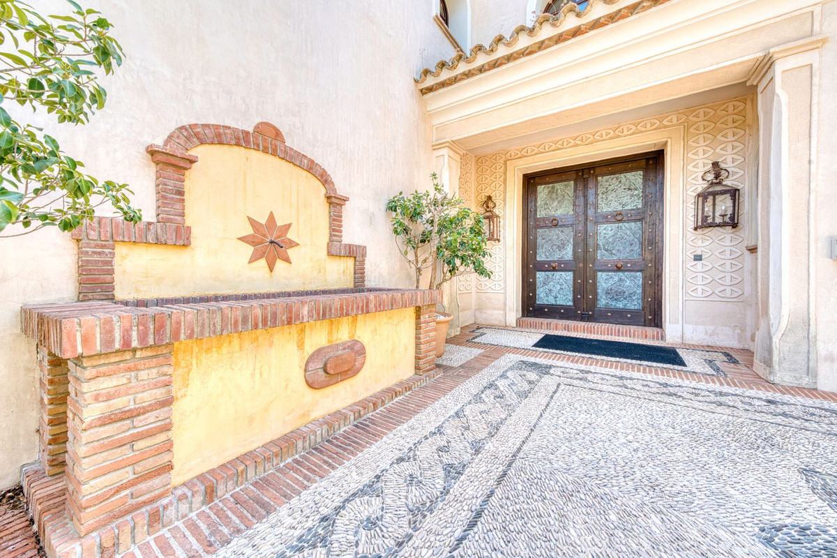 Se vende Villa - Chalet de 5 dormitorios en Costa Del Sol, Cadiz, España