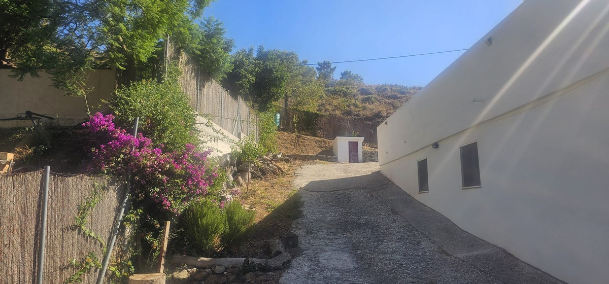 3 Bed Townhouse for sale in Estepona Costa Del Sol, Málaga, Spain